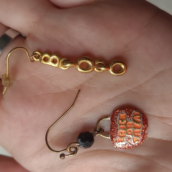 🍂🎃Set of Vintage Mismatched Halloween earrings- for Crafting, Costumes, Repair - Picture 5 of 13